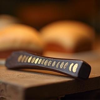 Baker scoring tool with moon phase engravings